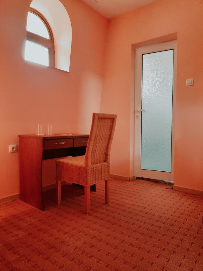 Family Art Hotel Gallery 普列文 外观 照片