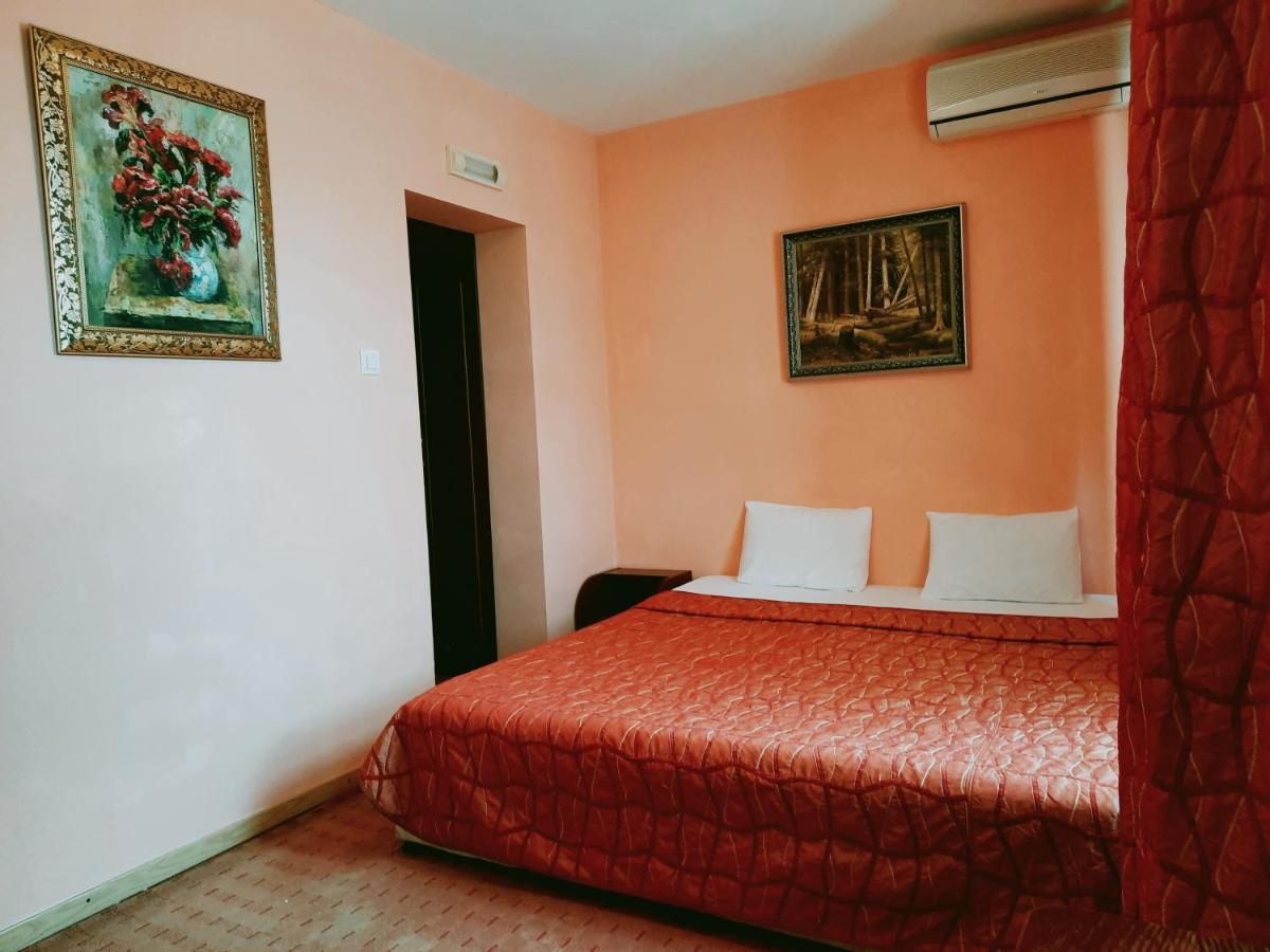 Family Art Hotel Gallery 普列文 外观 照片