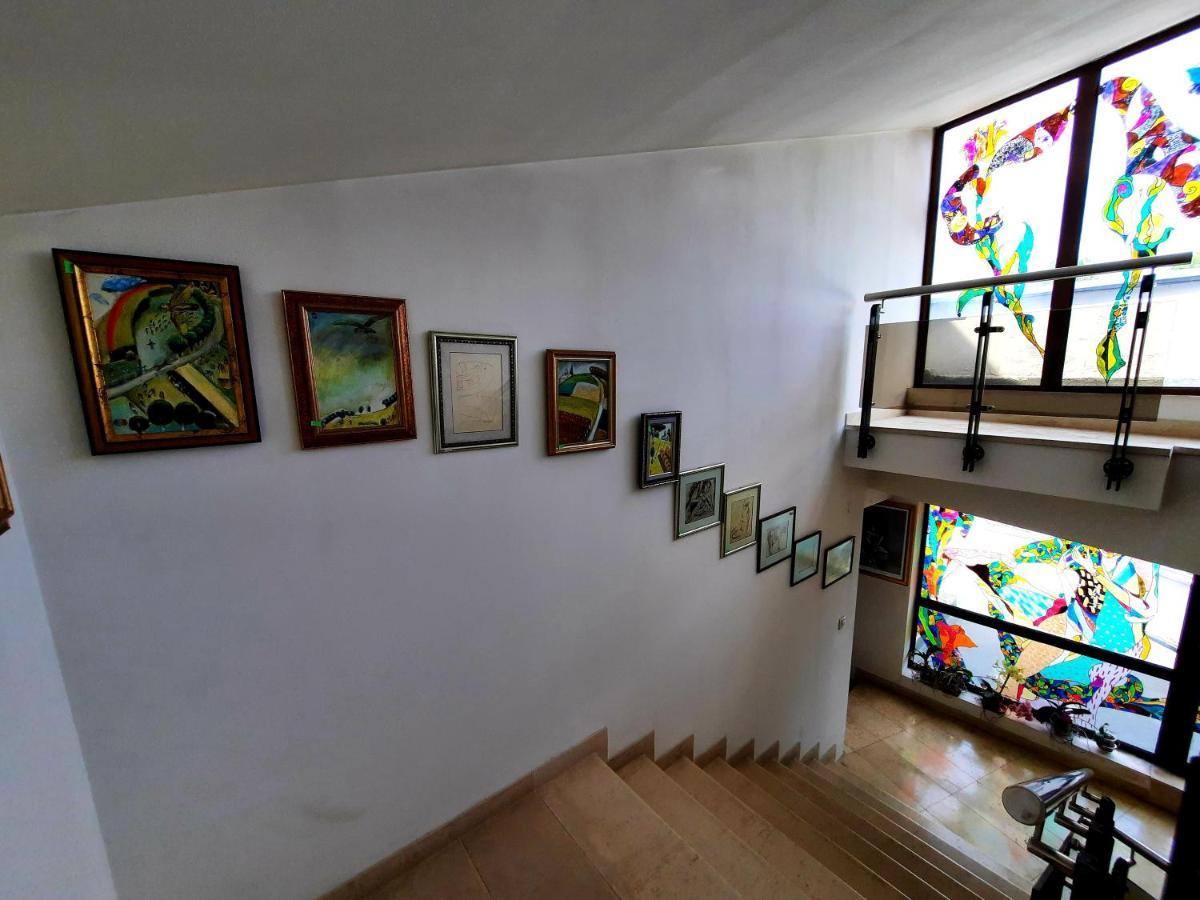 Family Art Hotel Gallery 普列文 外观 照片