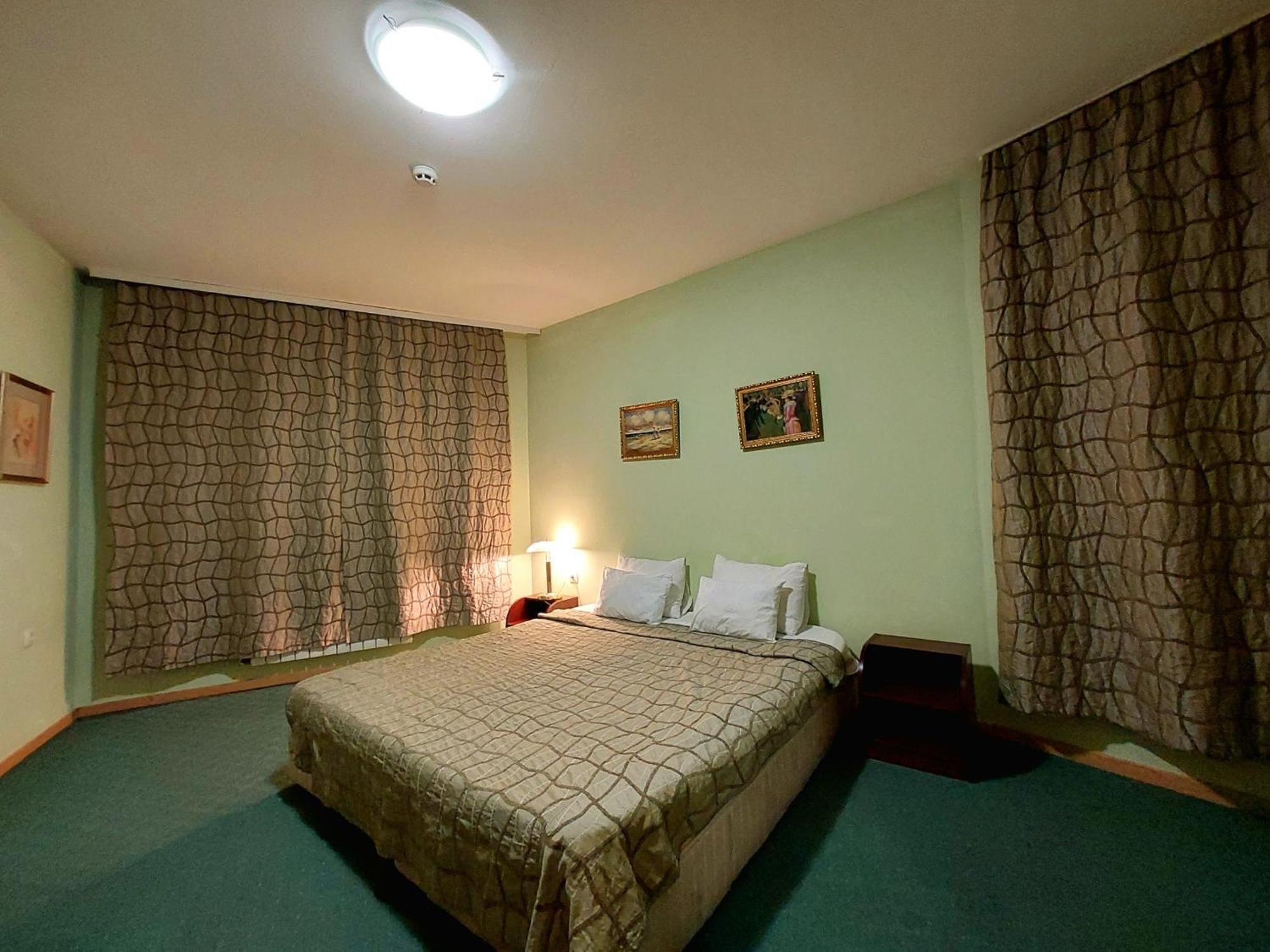 Family Art Hotel Gallery 普列文 外观 照片