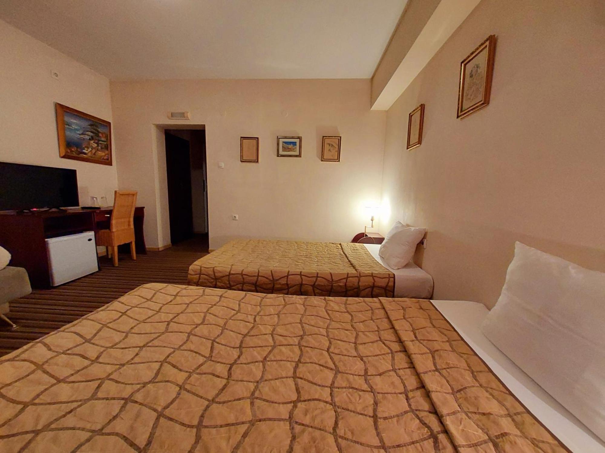 Family Art Hotel Gallery 普列文 外观 照片
