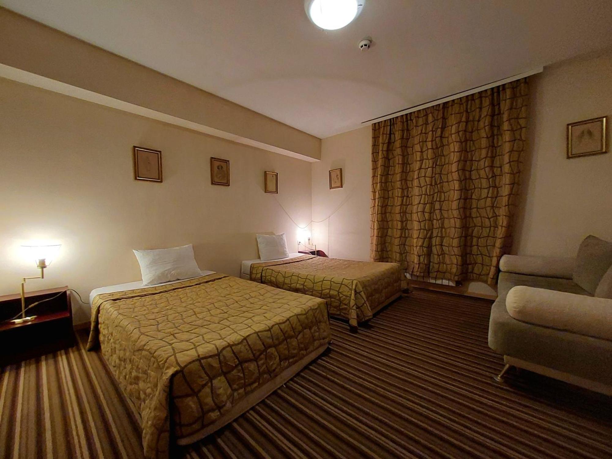 Family Art Hotel Gallery 普列文 外观 照片