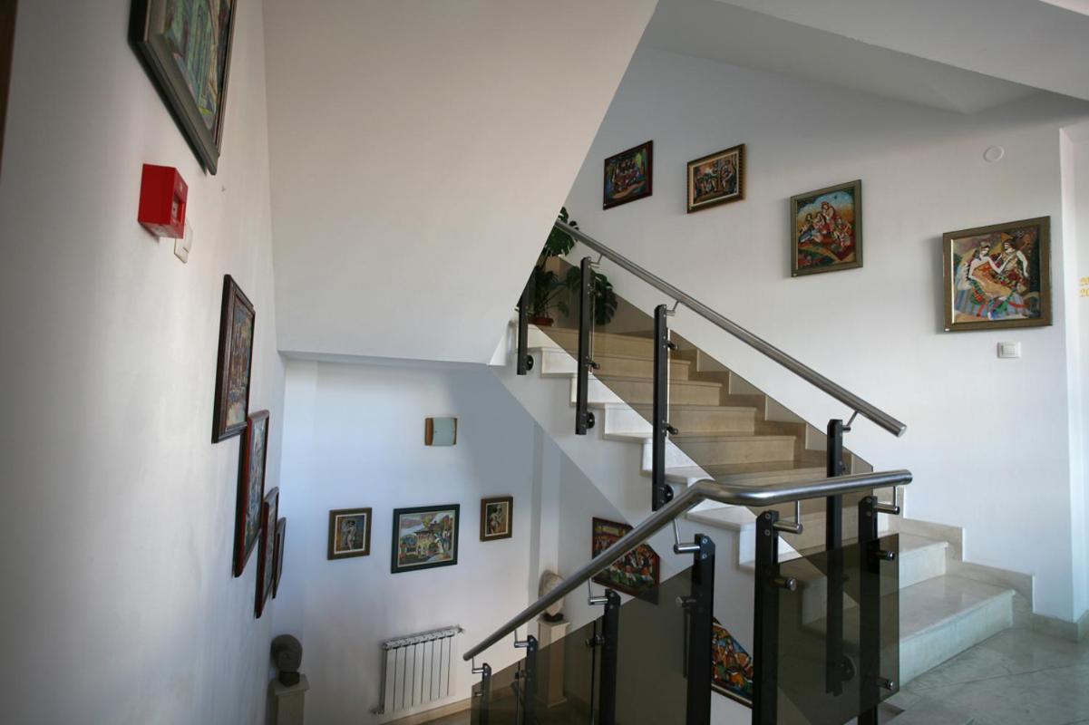 Family Art Hotel Gallery 普列文 外观 照片