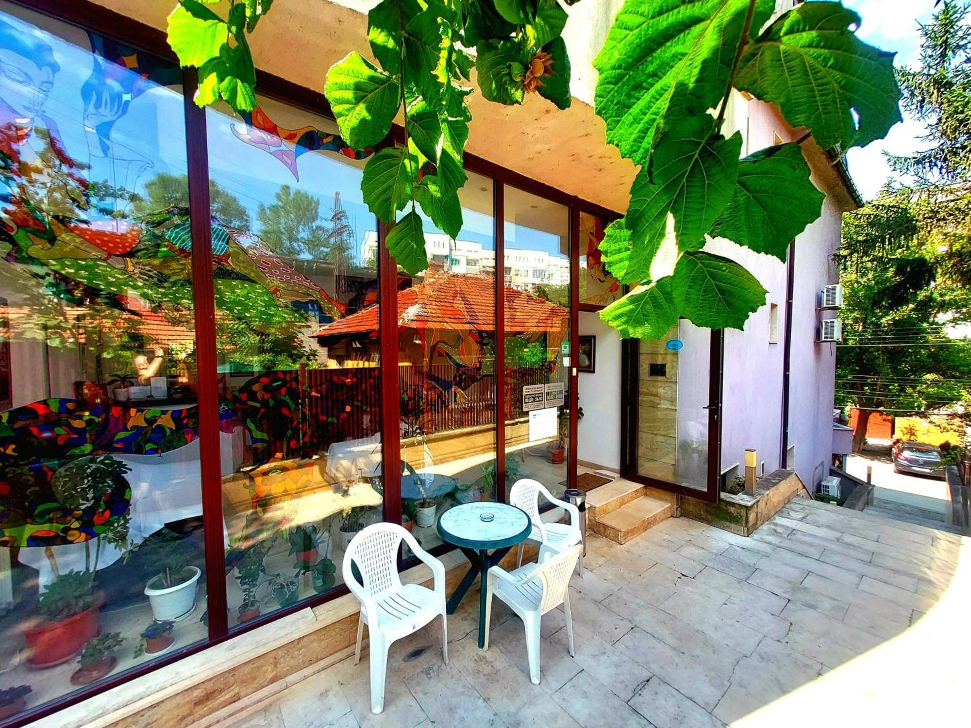 Family Art Hotel Gallery 普列文 外观 照片