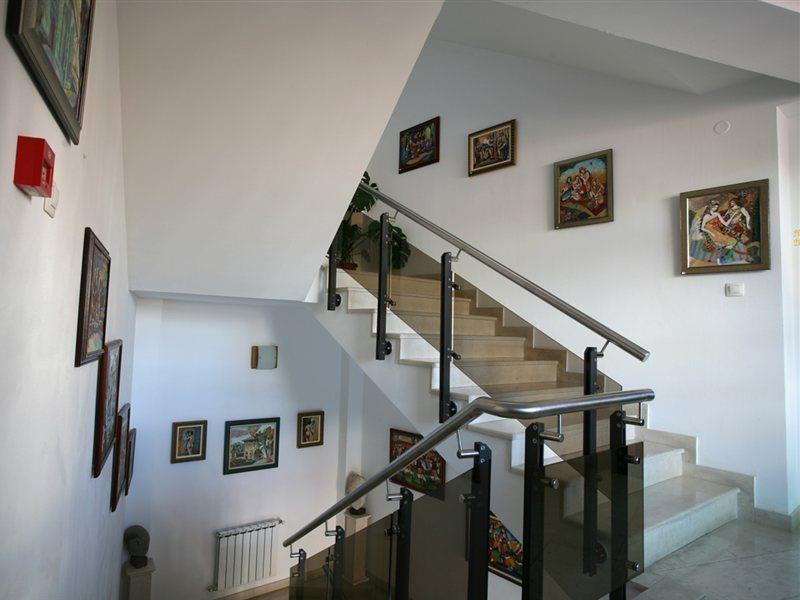 Family Art Hotel Gallery 普列文 外观 照片