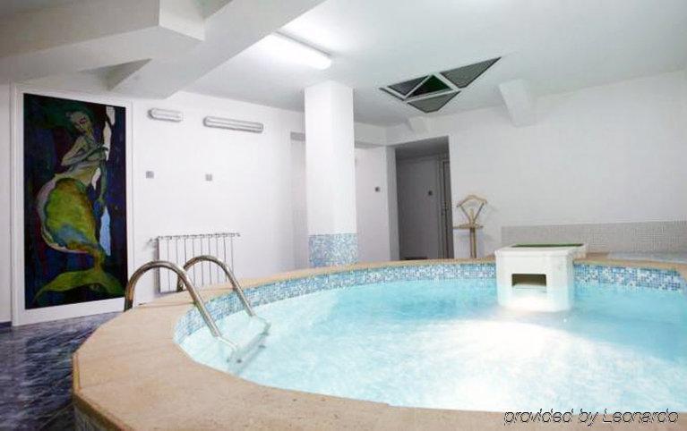 Family Art Hotel Gallery 普列文 外观 照片